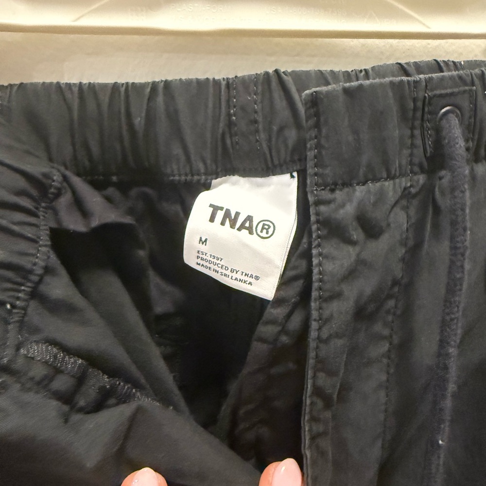 Aritzia TNA Black explore parachute Pants women - size medium - Picture 4 of 8